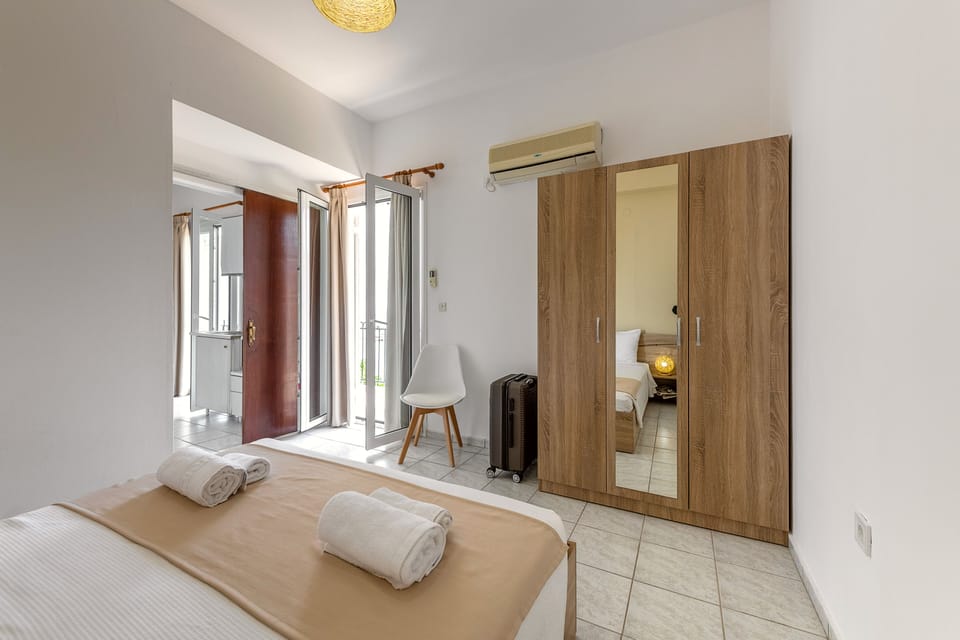 Deluxe Room, Sea View | Premium bedding, in-room safe, blackout drapes, soundproofing
