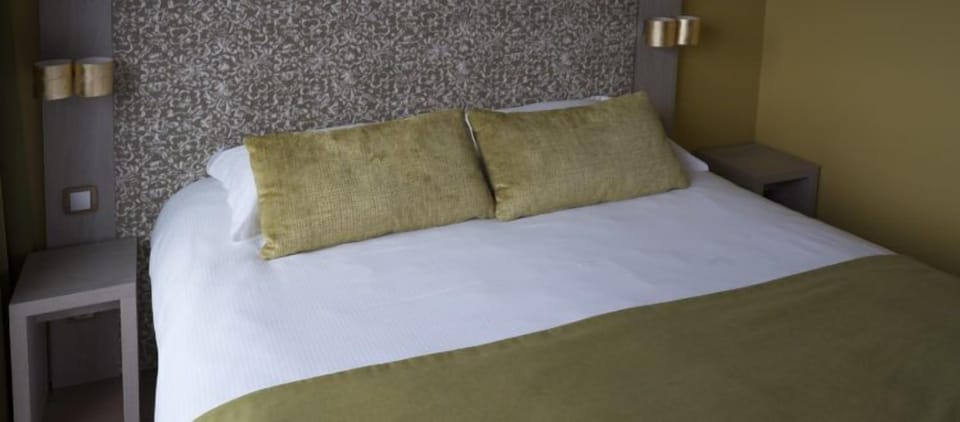 Double Room | In-room safe, desk, blackout drapes, soundproofing