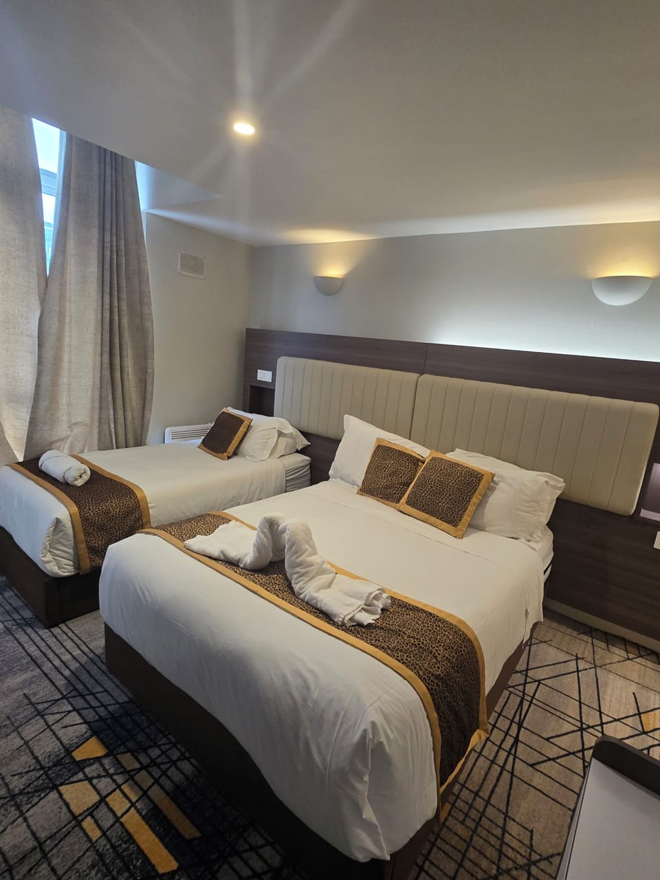 Free WiFi, bed sheets