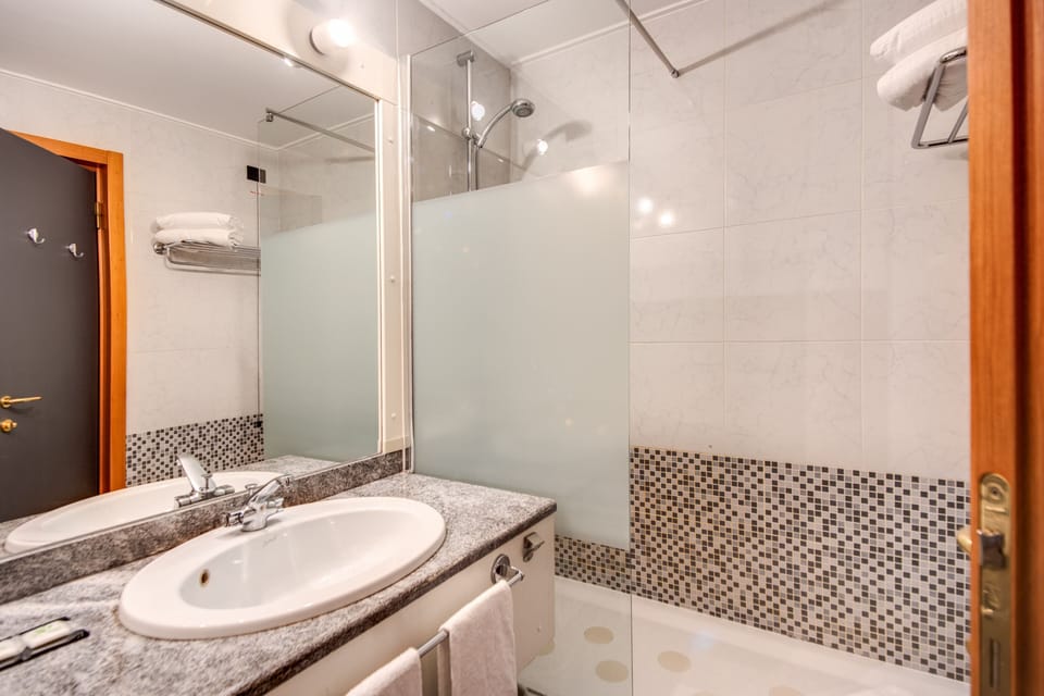 Deluxe Double or Twin Room | Room amenity