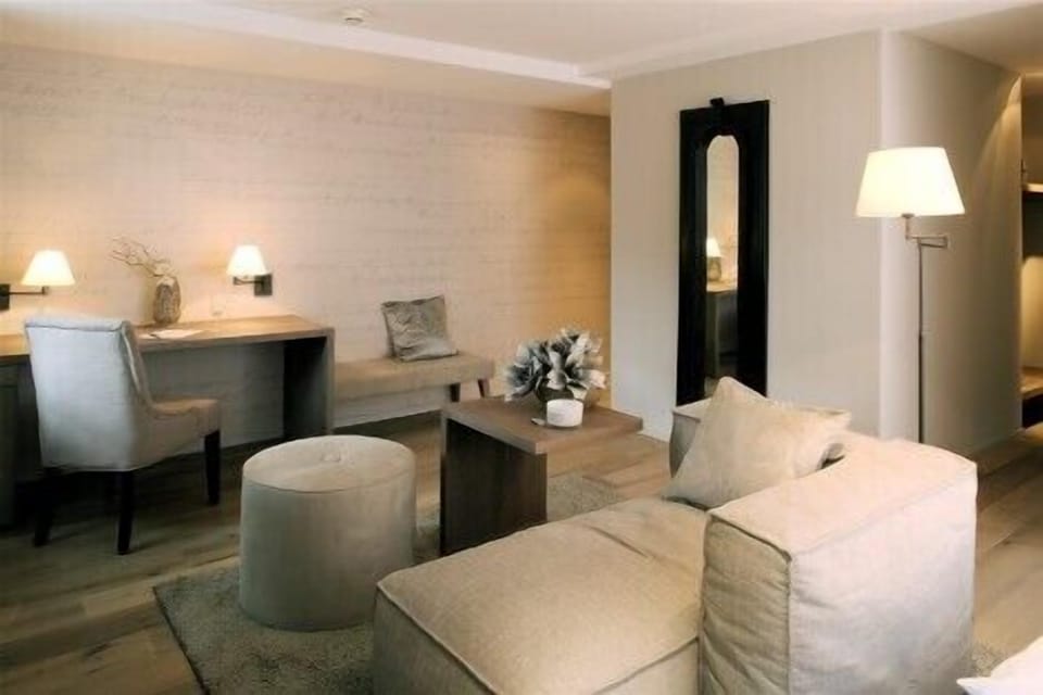 Minibar, in-room safe, desk, soundproofing
