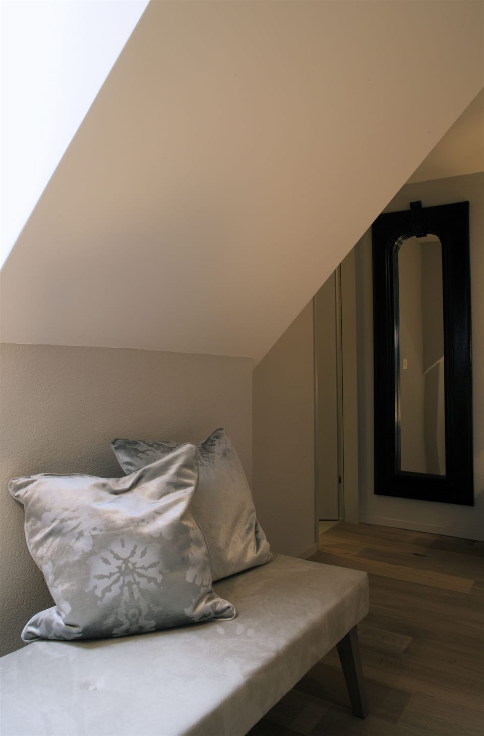 Classic Single Room (Charming) | Living area | Flat-screen TV