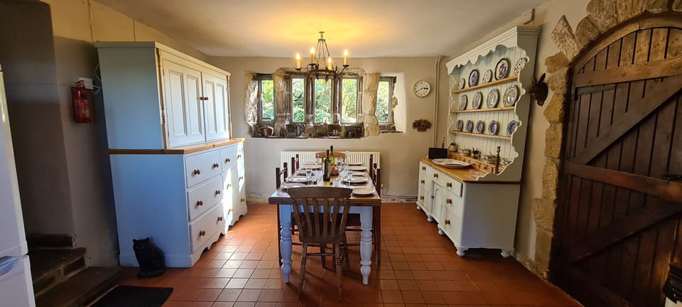 Cottage | Private kitchen | Fridge, microwave, oven, stovetop