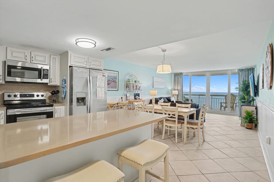 Condo, 3 Bedrooms | Private kitchen | Coffee/tea maker, fridge, oven, toaster