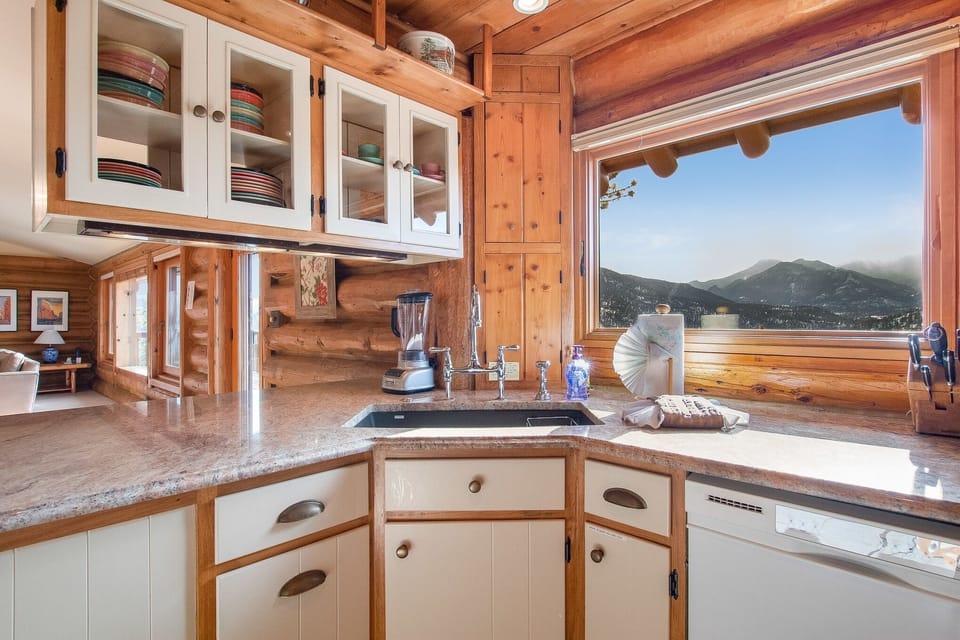 House, 4 Bedrooms | Private kitchen | Fridge, microwave, oven, dishwasher