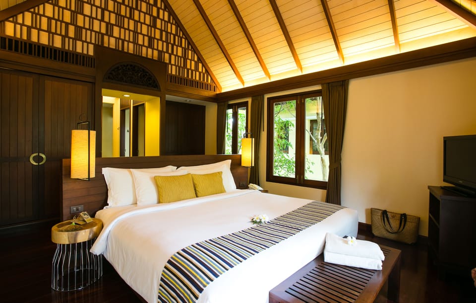 Deluxe Room | Egyptian cotton sheets, premium bedding, minibar, in-room safe