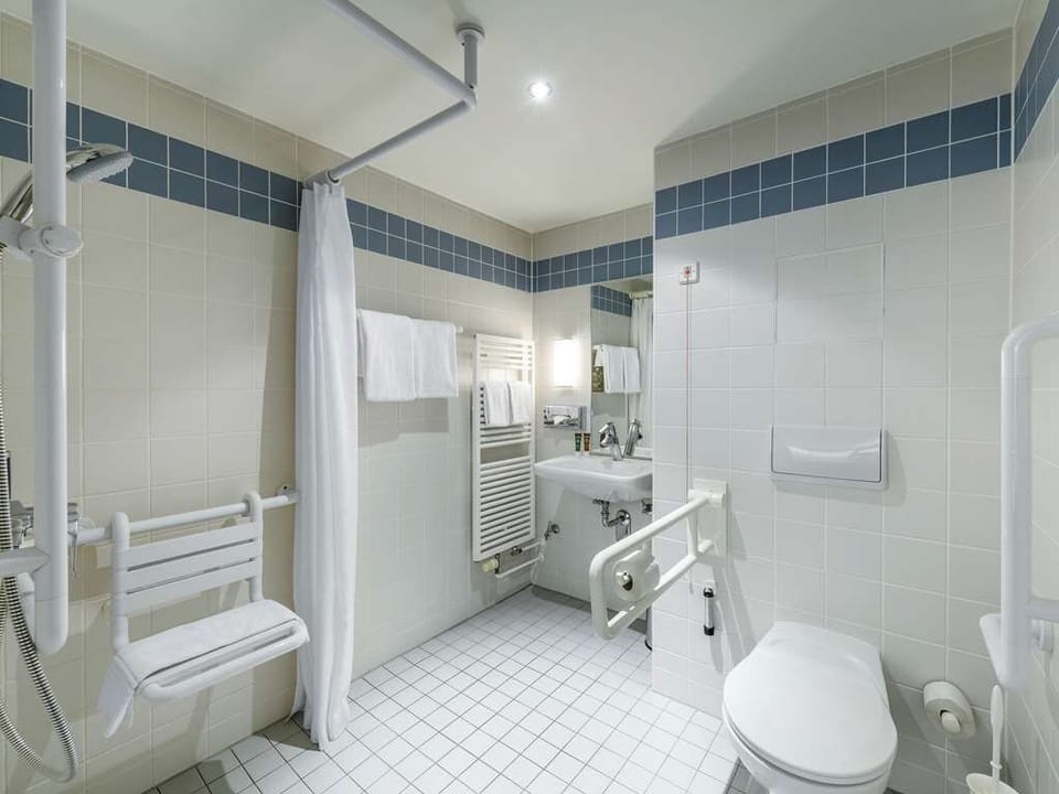 Standard Room, 1 Double Bed | Bathroom | Shower, hair dryer, towels, soap