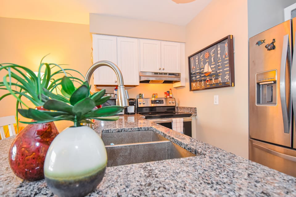 Updated fully equipped kitchen for meals and snacks