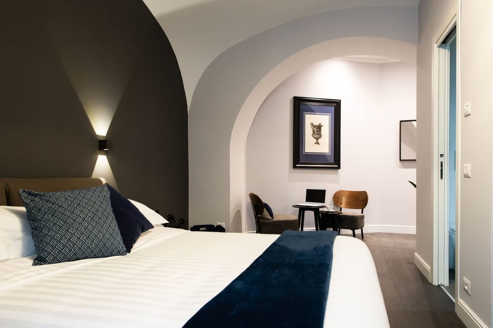 Deluxe Double Room | Minibar, in-room safe, soundproofing, iron/ironing board