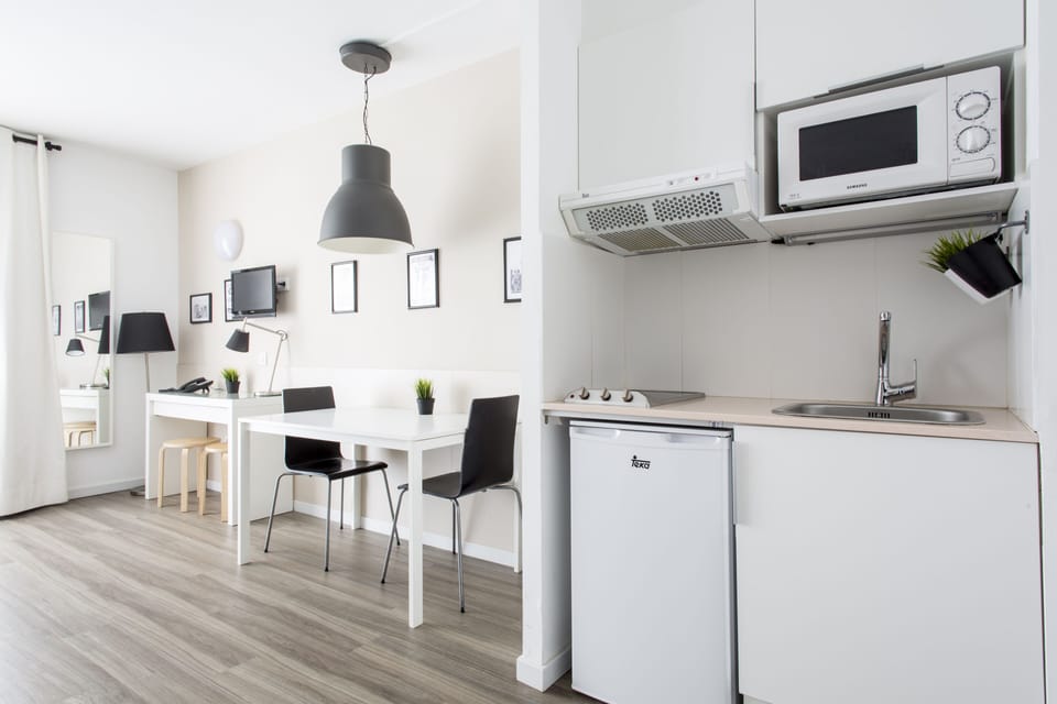 Executive Studio (4 pax) | Private kitchenette | Fridge, microwave, stovetop, cookware/dishes/utensils