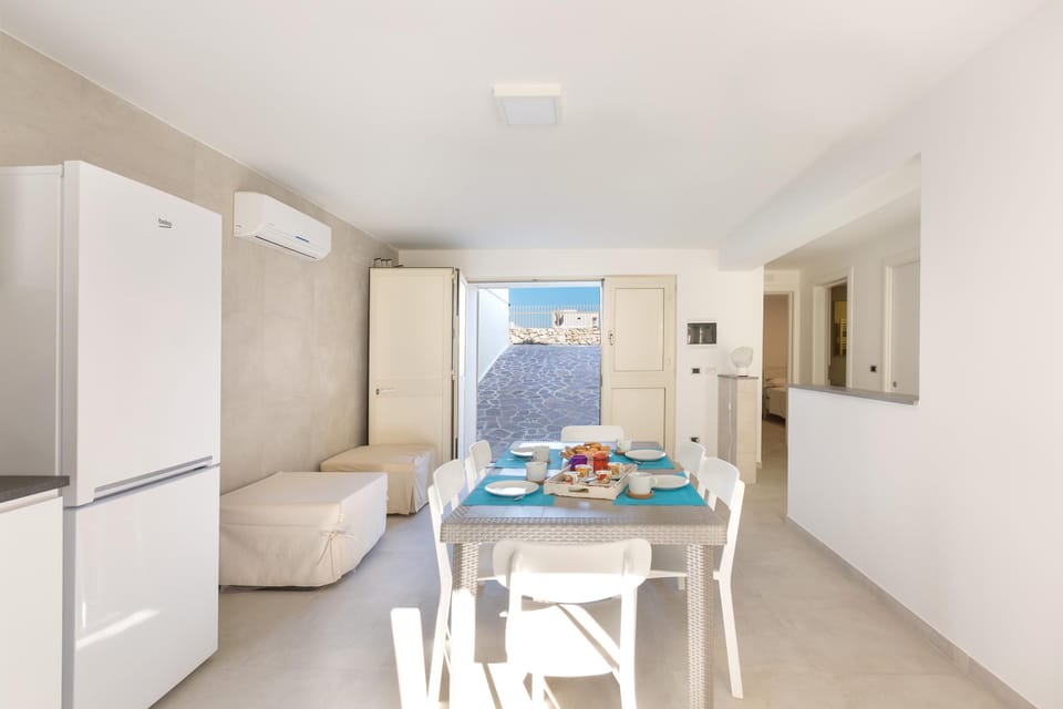 Comfort House, 4 Bedrooms | Private kitchen | Fridge, microwave, oven, stovetop