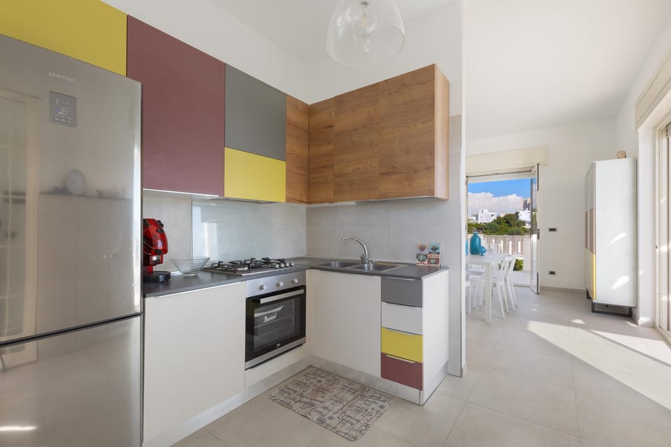 Comfort House, 4 Bedrooms | Private kitchen | Fridge, microwave, oven, stovetop