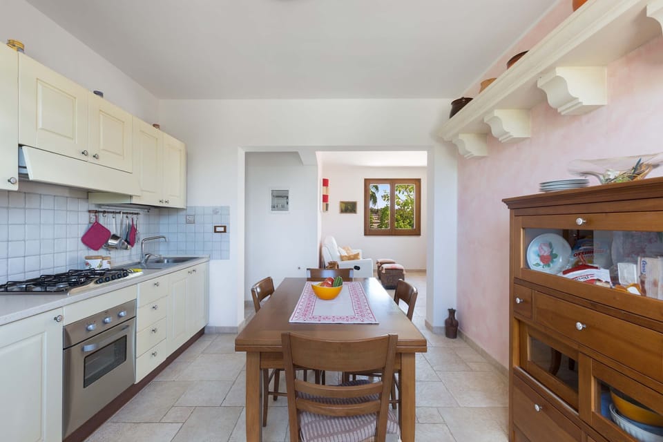 Comfort House, 5 Bedrooms | Private kitchen | Fridge, oven, stovetop, cookware/dishes/utensils