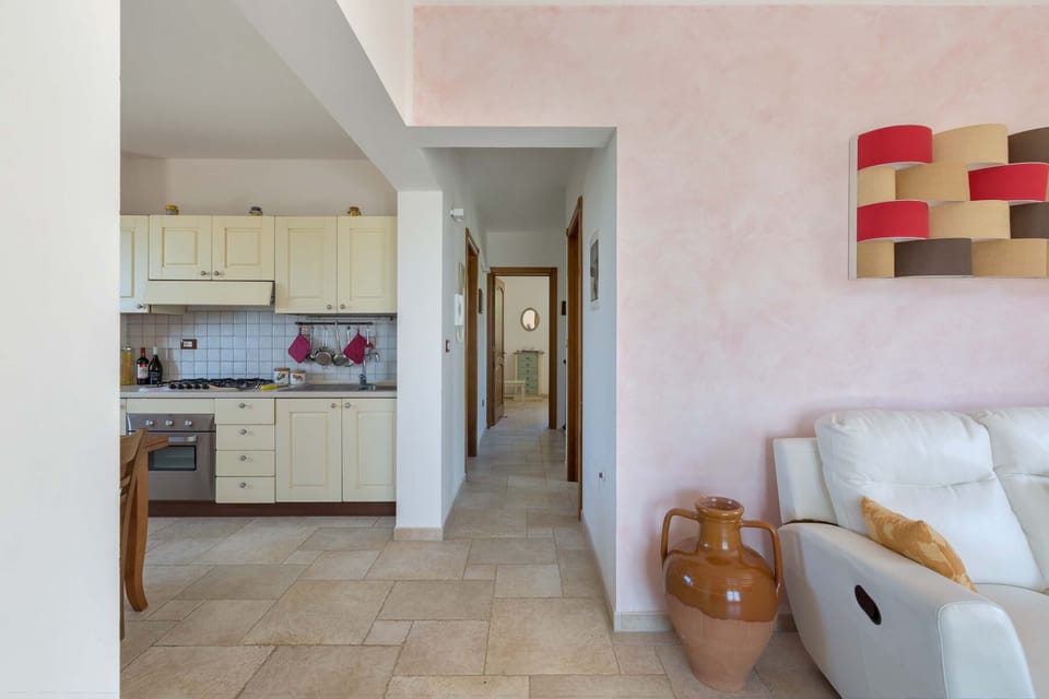 Comfort House, 5 Bedrooms | Living area | TV