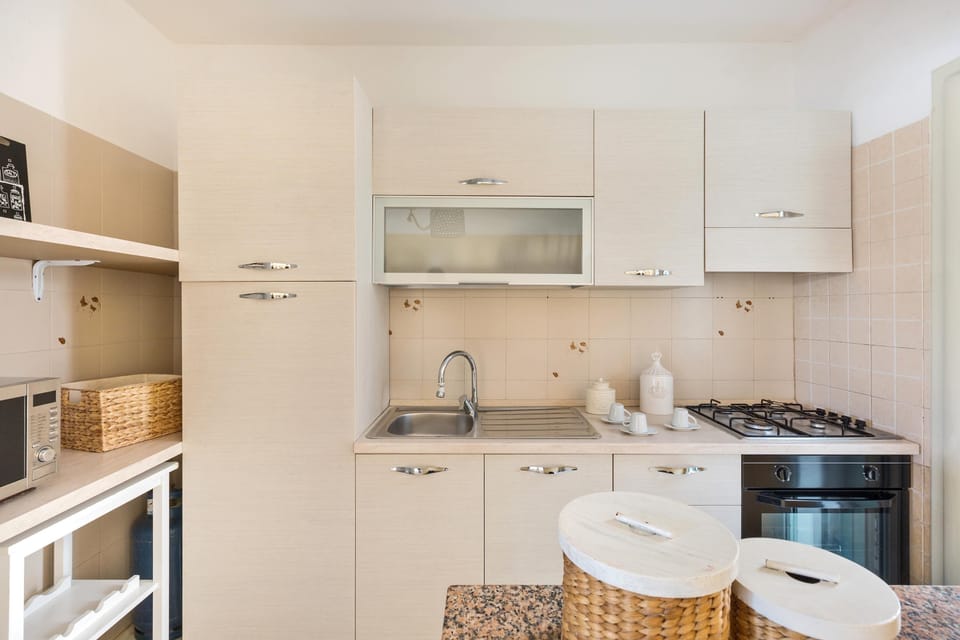 Standard House, 3 Bedrooms (8 Bedrooms) | Private kitchen | Fridge, microwave, oven, stovetop