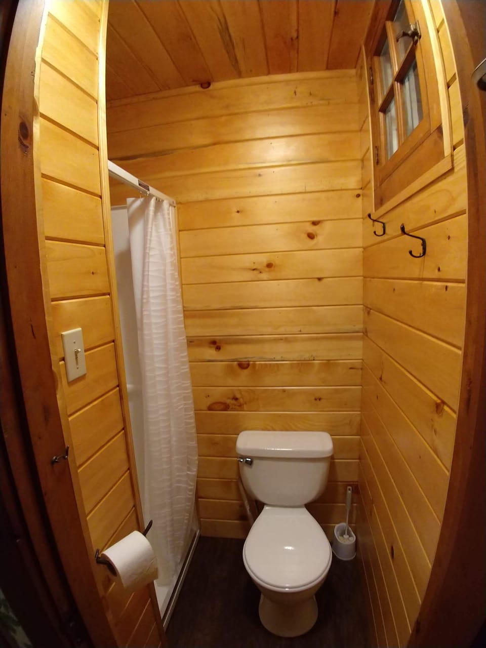 Cozy bathroom off of right bedroom
