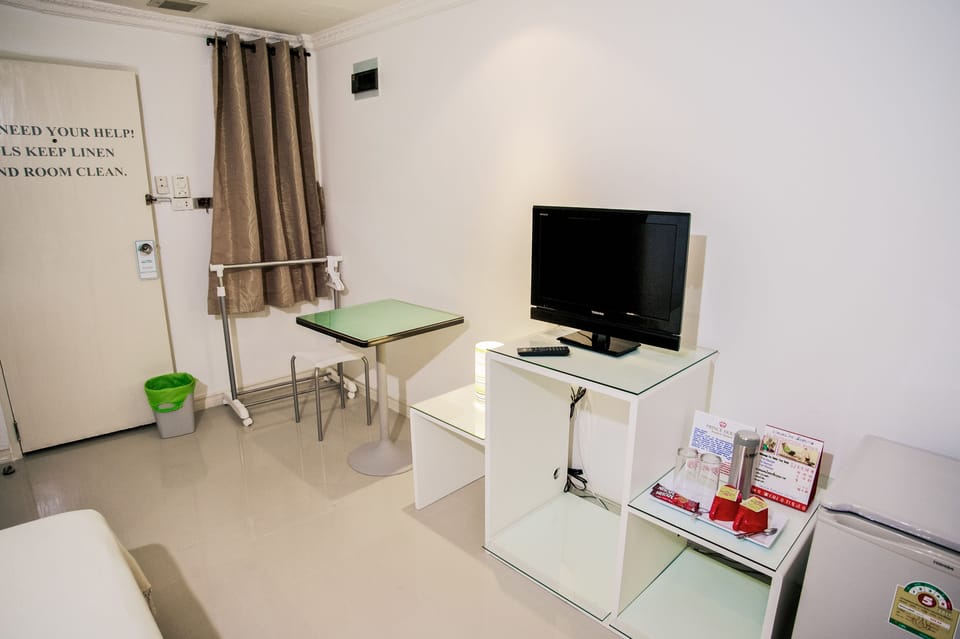 Deluxe Triple Room | Living area | 32-inch LED TV with satellite channels, TV