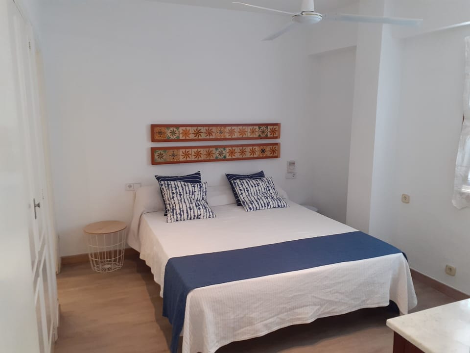 Master bedroom, double bed, en-suite bathroom.