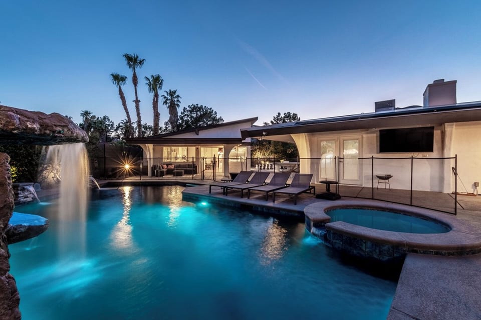 Private pool, hot tub, waterfall, water slide