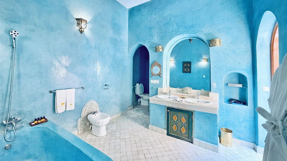 Deluxe Double Room, 1 Bedroom, Non Smoking | 1 bedroom, Egyptian cotton sheets, premium bedding, in-room safe