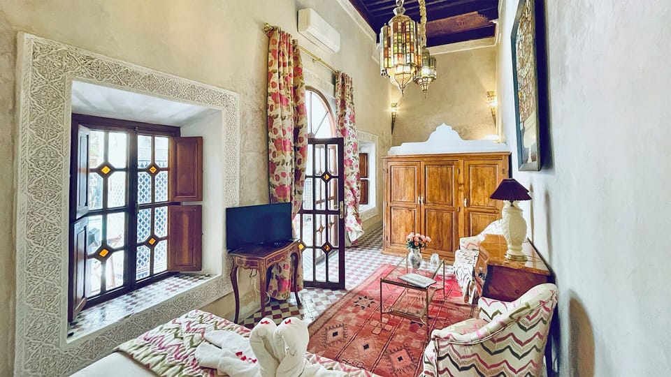Deluxe Double Room, 1 Bedroom, Non Smoking | 1 bedroom, Egyptian cotton sheets, premium bedding, in-room safe