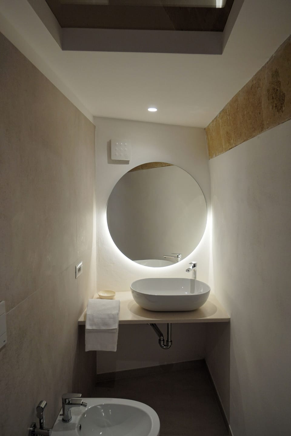 Superior Room | Bathroom | Shower, hair dryer, bidet, towels
