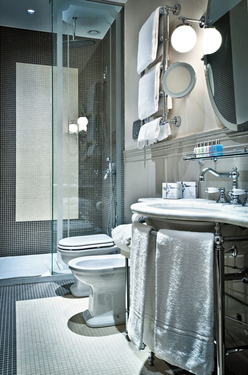 Junior Suite | Bathroom | Rainfall showerhead, free toiletries, hair dryer, bathrobes