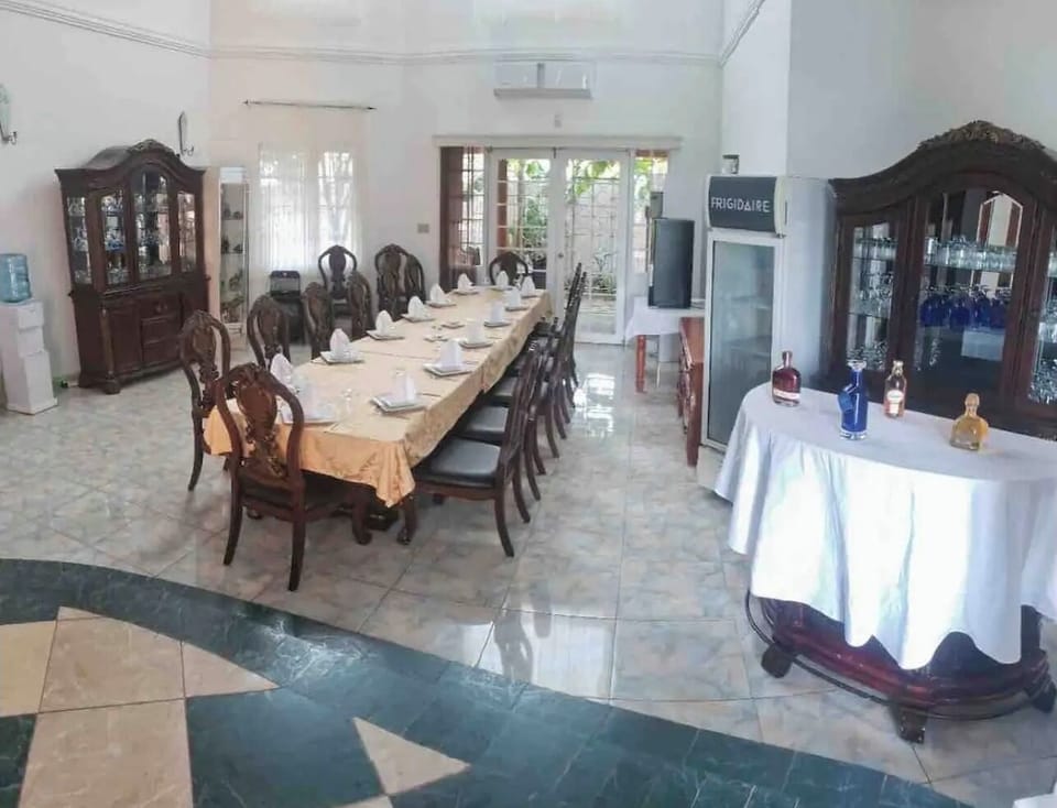 Main dinning area