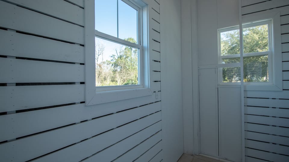 Ground floor enclosed private entrance to cargo lift
