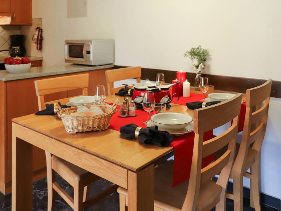 Table, Furniture, Wood, Cabinetry, Plant, Chair, Interior Design, Flooring, Kitchen Appliance, Floor