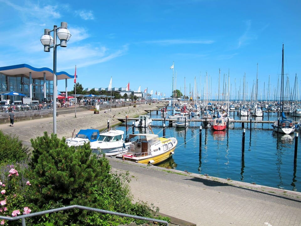 Sky, Water, Cloud, Boat, Watercraft, Plant, Vehicle, Coastal And Oceanic Landforms, Lake, Dock
