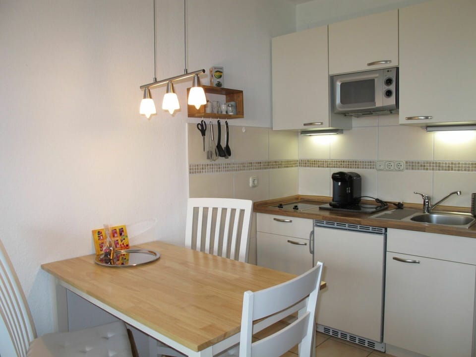 Room, Countertop, Furniture, Property, Kitchen, Cabinetry, Interior Design, Building, Floor, House