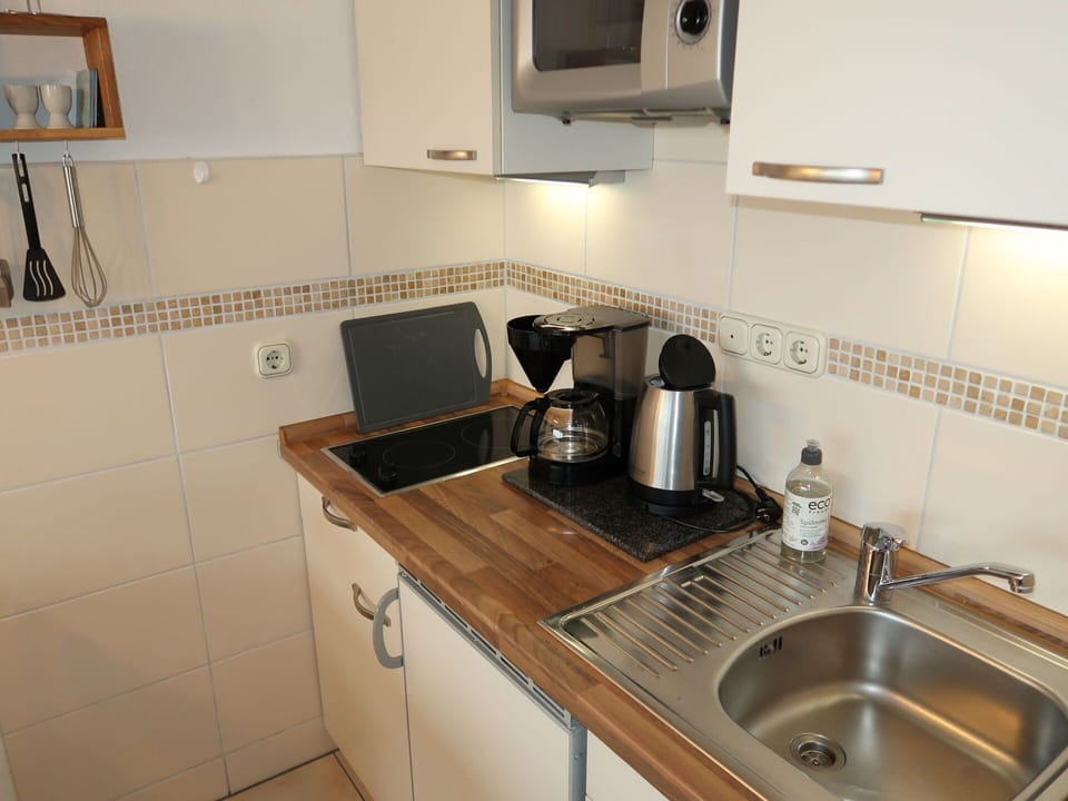Tap, Kitchen Sink, Plumbing Fixture, Cabinetry, Countertop, Property, Sink, Kitchen, Kitchen Stove, Kitchen Appliance
