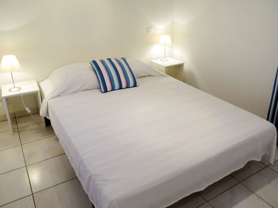 Bedroom, Bed, Furniture, Mattress, Property, Room, Bed Sheet, Bed Frame, Bedding, Floor