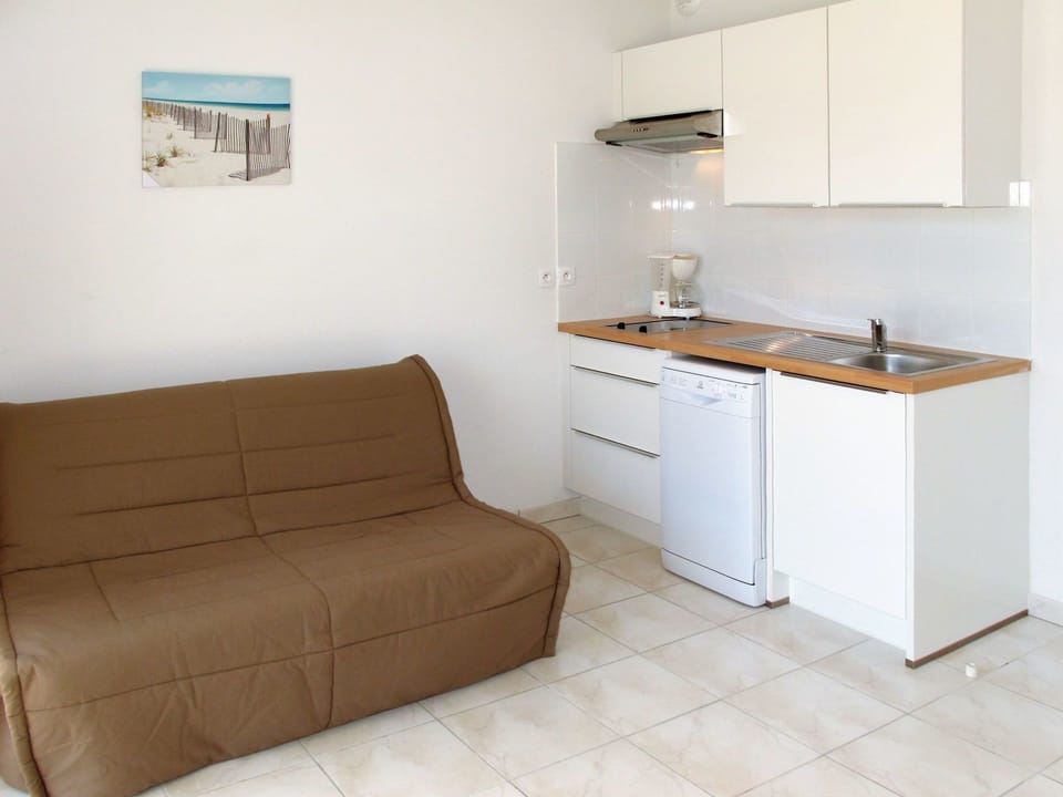 Furniture, Property, Room, Floor, Table, Interior Design, Wall, Building, House, Real Estate