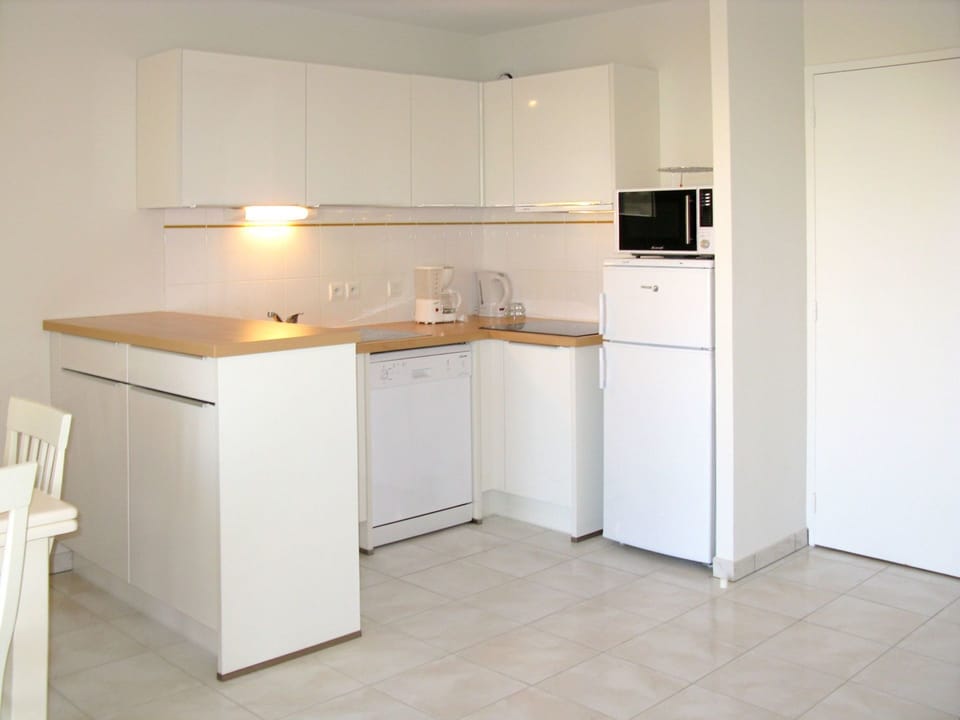 Room, Property, Furniture, Kitchen, Cabinetry, Floor, Interior Design, Building, Countertop, Major Appliance