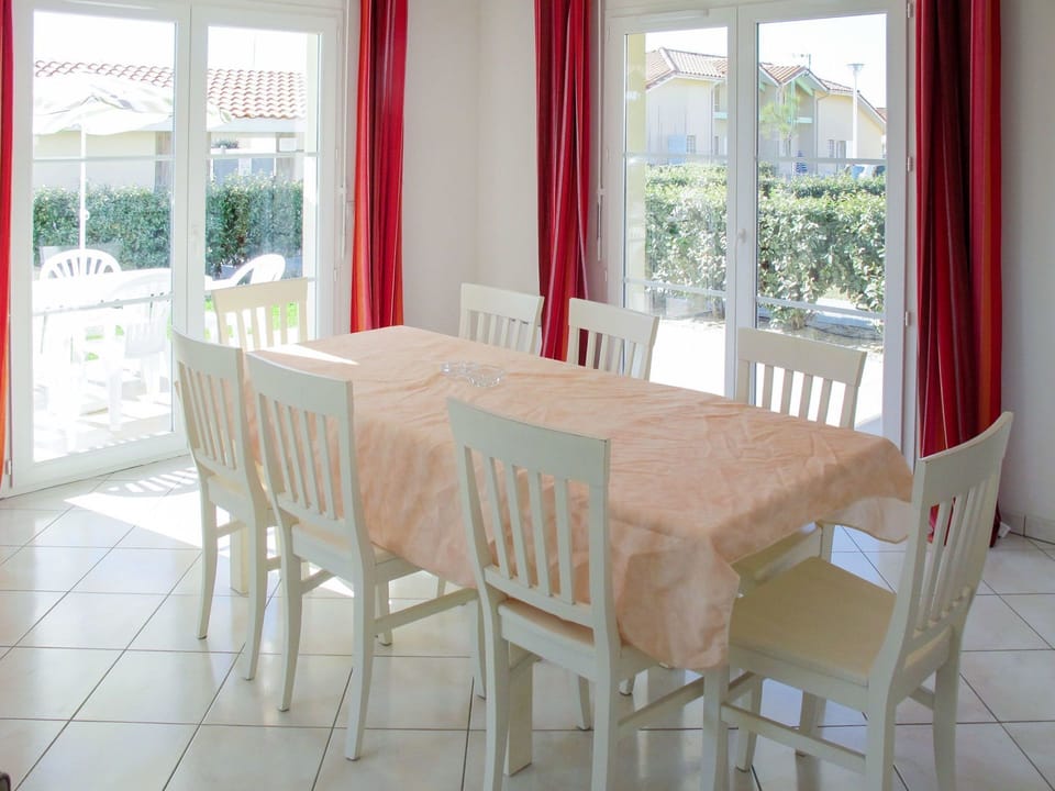 Room, Furniture, Property, Dining Room, Table, Interior Design, Chair, Floor, Window Covering, Curtain