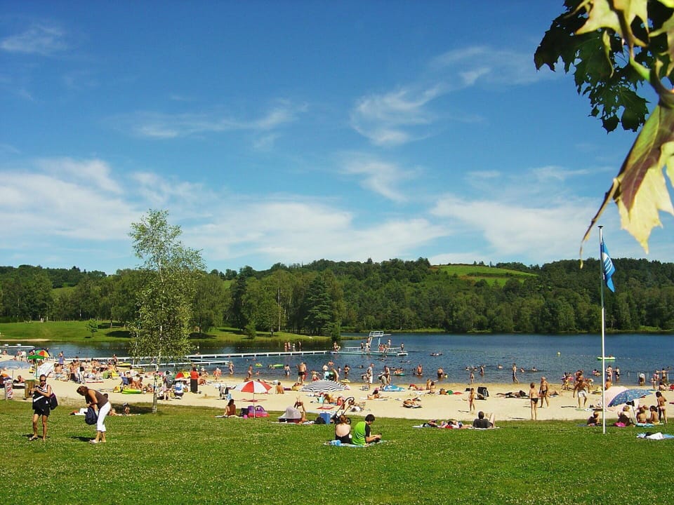 Sky, Cloud, Water, Plant, Natural Environment, Tree, Natural Landscape, Outdoor Recreation, Lake