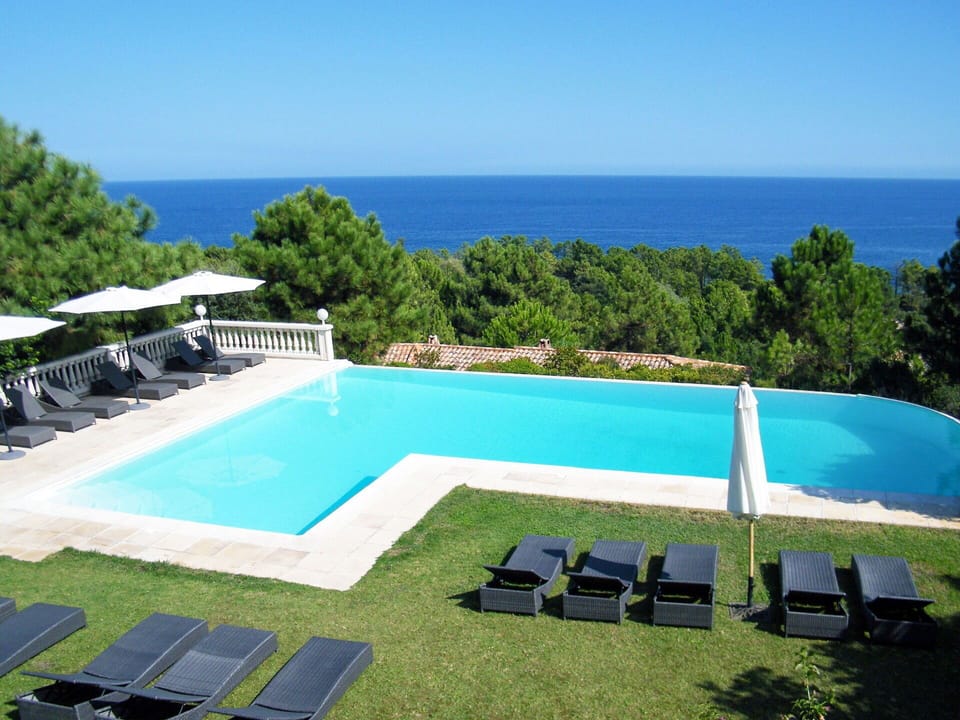 Property, Swimming Pool, House, Building, Real Estate, Resort, Villa, Grass, Estate, Vacation