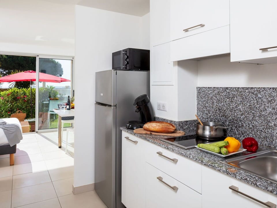 Cabinetry, Kitchen Stove, Countertop, Kitchen Appliance, Plant, Kitchen, Gas Stove, Wood, Home Appliance, Flooring