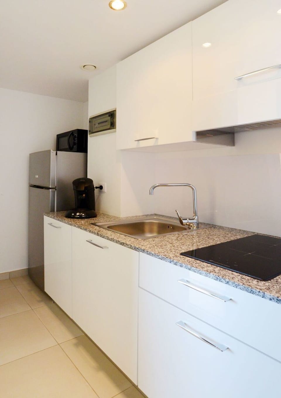 Property, Room, Countertop, Kitchen, Furniture, Cabinetry, Interior Design, House, Sink, Building