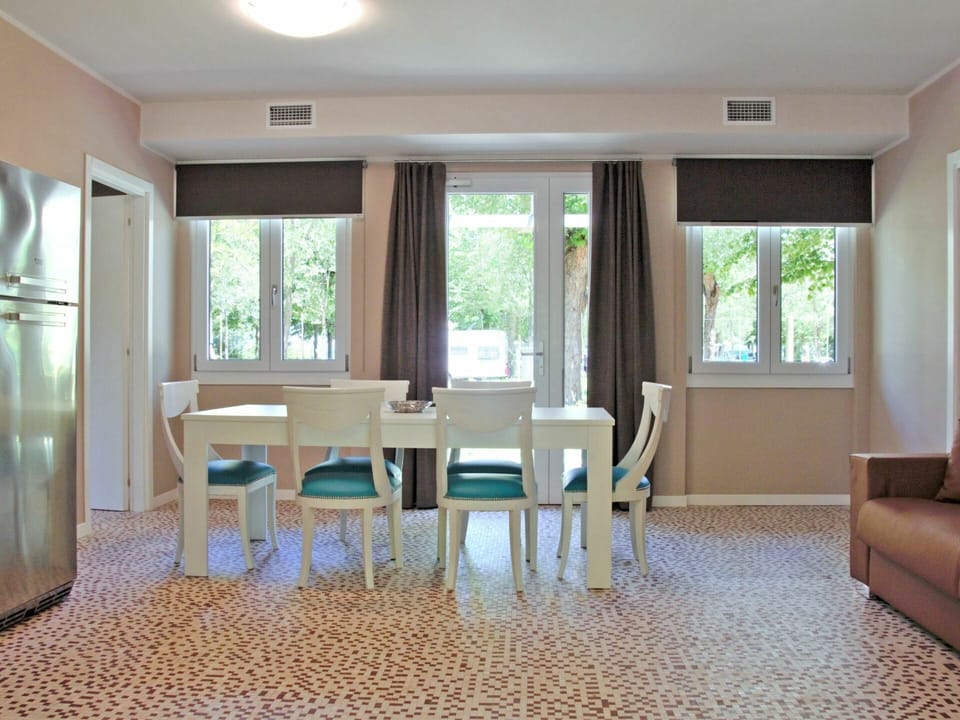 Plant, Furniture, Window, Wood, Living Room, Flooring, Interior Design, Chair, Shade