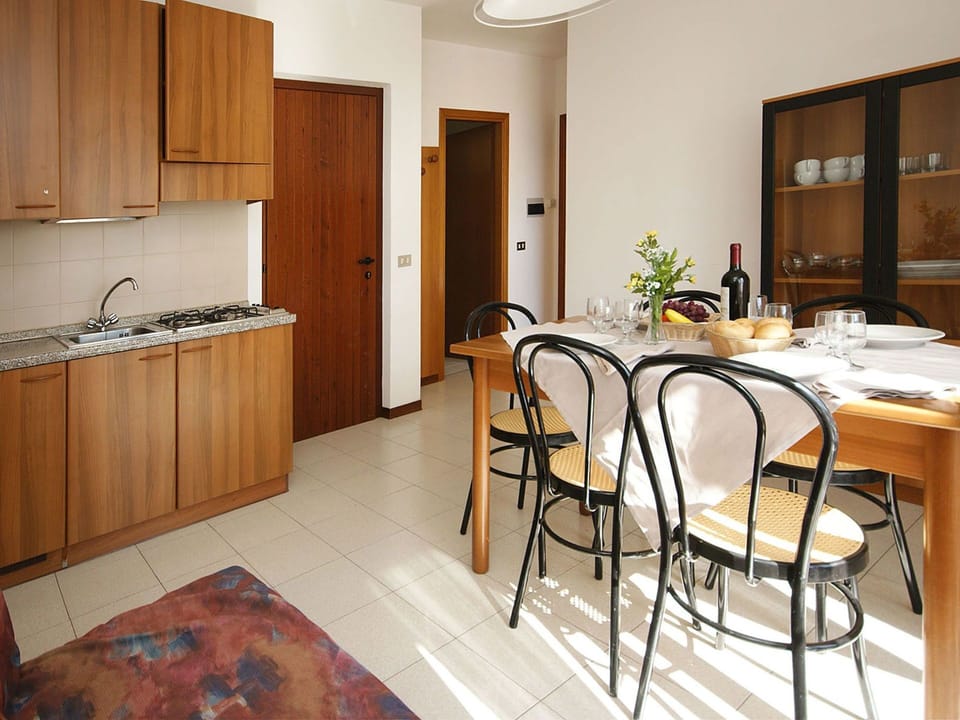 Room, Countertop, Furniture, Property, Kitchen, Floor, Cabinetry, Building, Interior Design, House