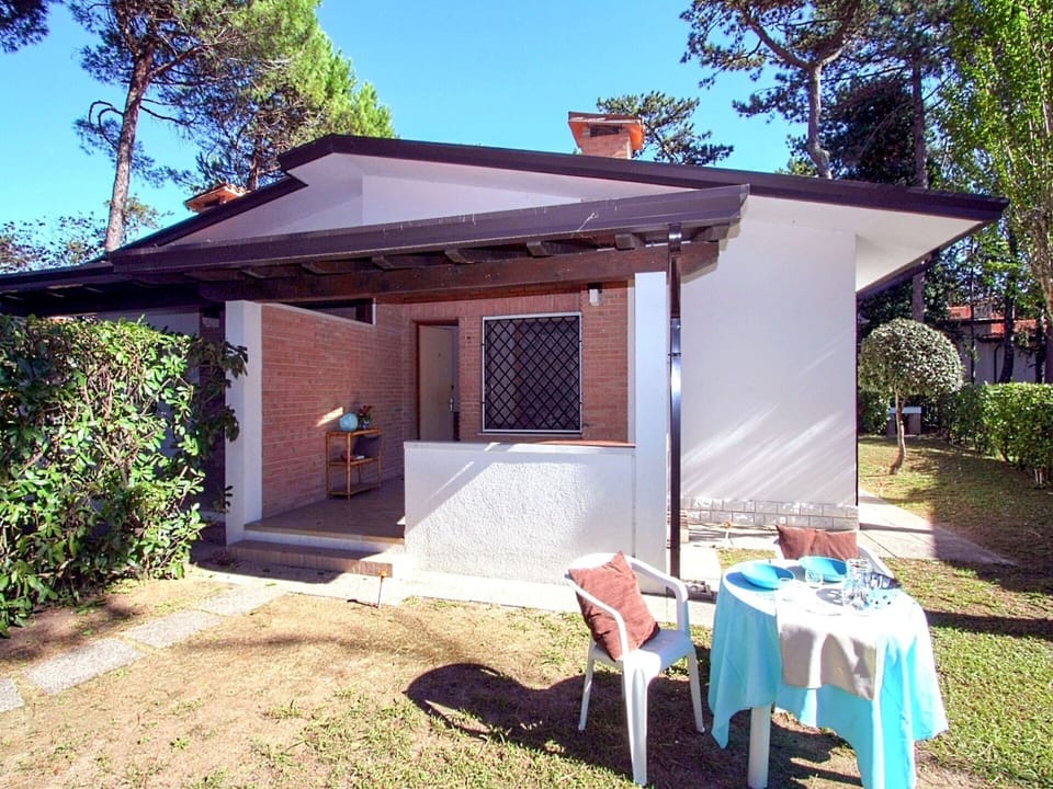 Property, House, Home, Building, Roof, Backyard, Shed, Real Estate, Architecture, Patio