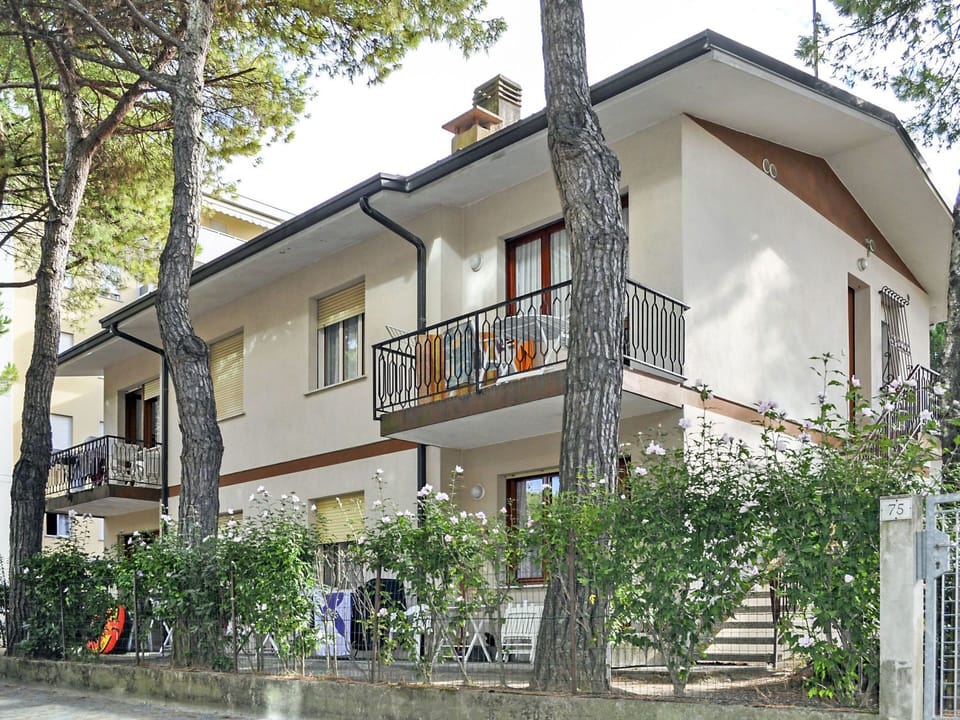 House, Property, Building, Home, Real Estate, Residential Area, Neighbourhood, Architecture, Facade, Apartment