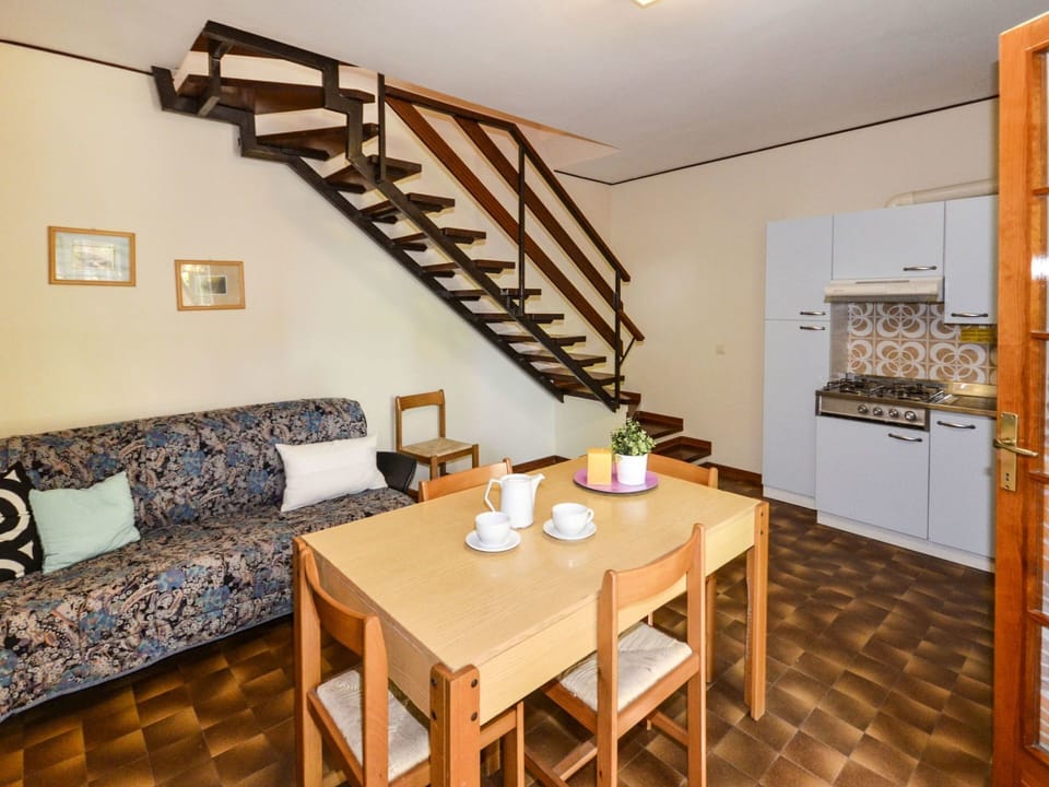 Property, Room, Building, Furniture, House, Interior Design, Stairs, Real Estate, Table, Floor