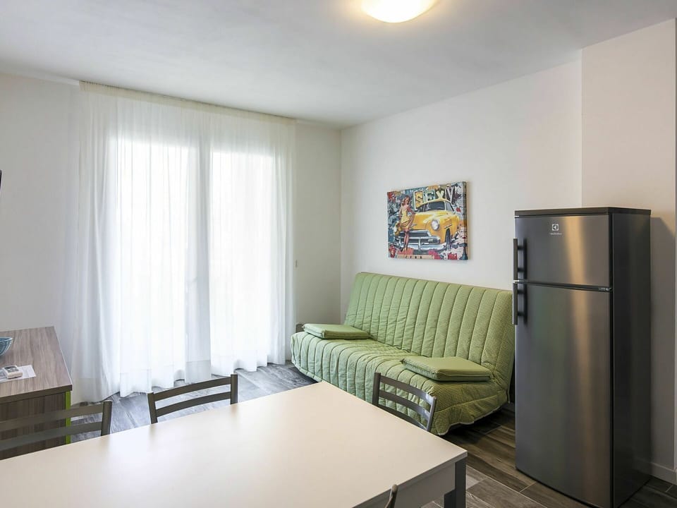 Room, Property, Furniture, Interior Design, Floor, Living Room, Building, House, Ceiling, Wall