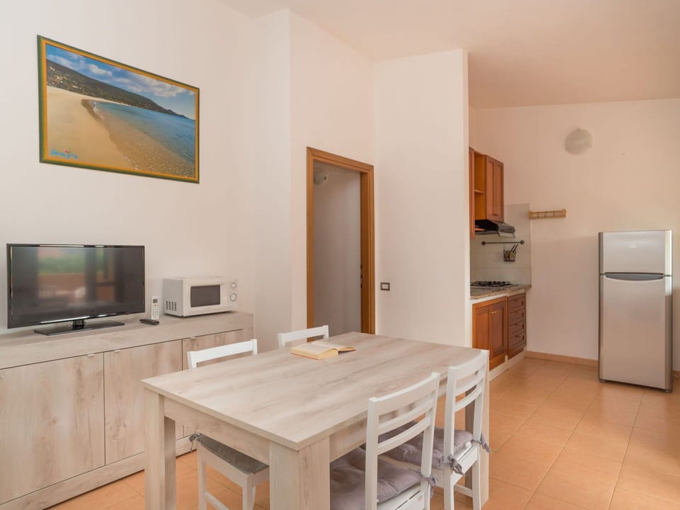 Property, Furniture, Table, Cabinetry, Building, Wood, Interior Design, Flooring, Home Appliance, Floor