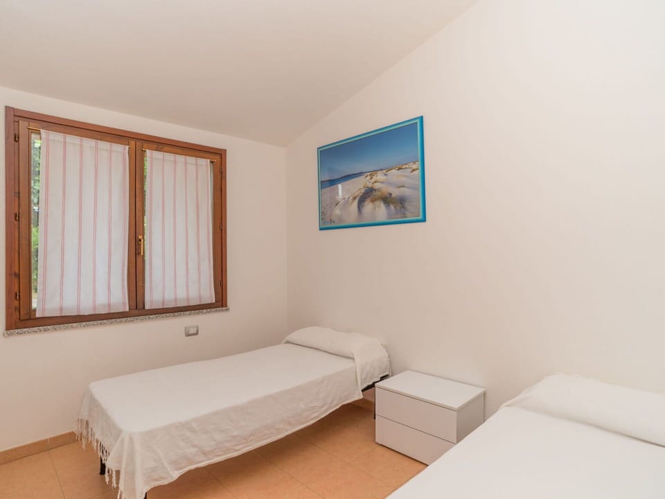 Property, Furniture, Window, Comfort, Wood, Paint, Interior Design, Bed Frame, Rectangle