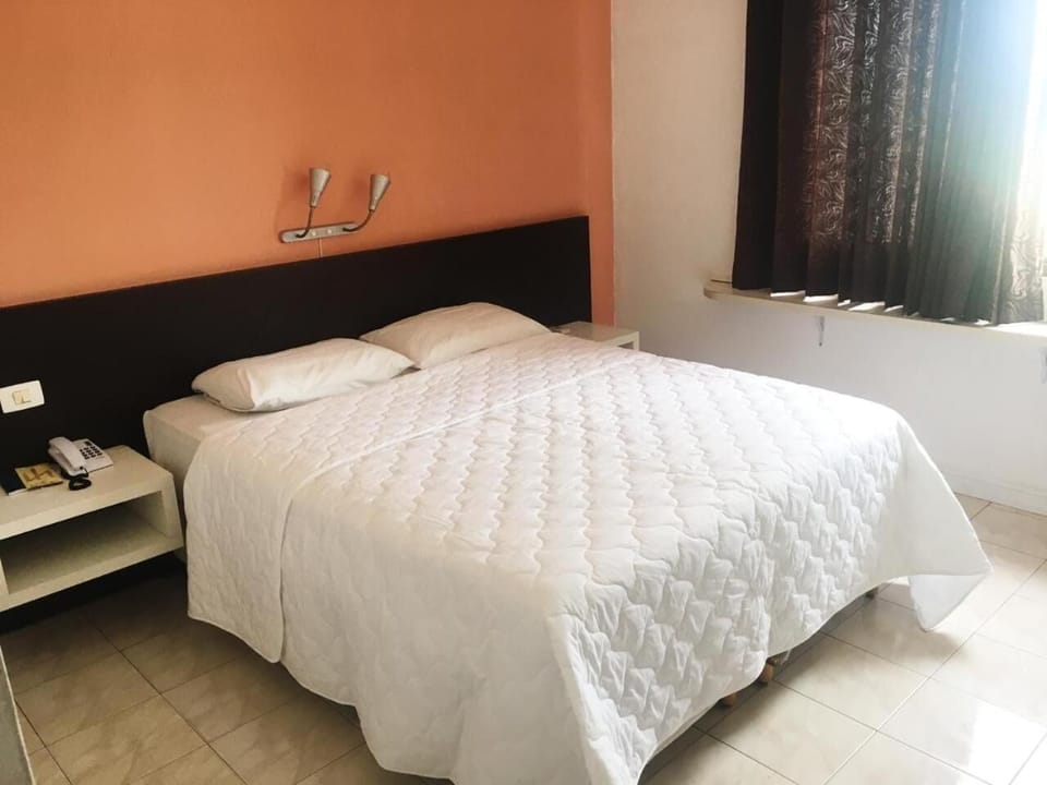 Minibar, WiFi (free), bed sheets